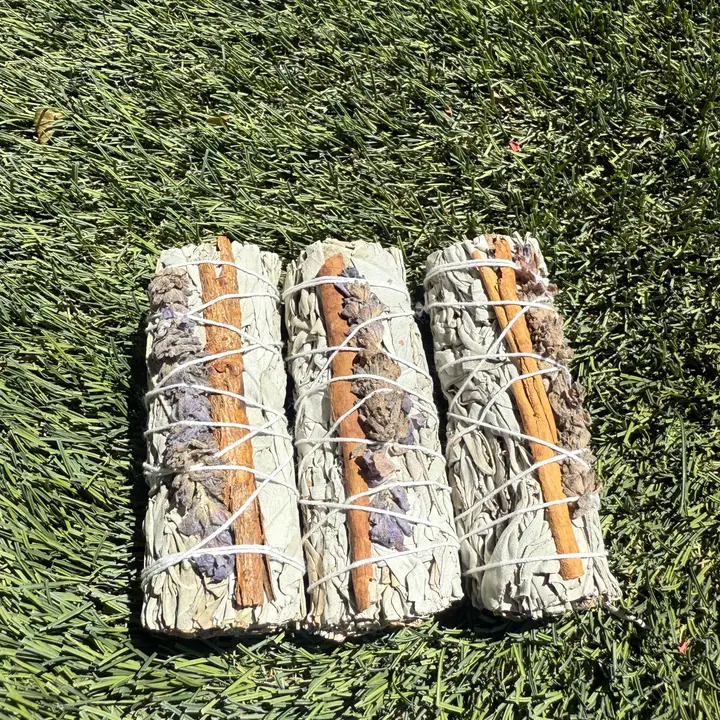 Lavender, Cinnamon, White Sage smudge bundle